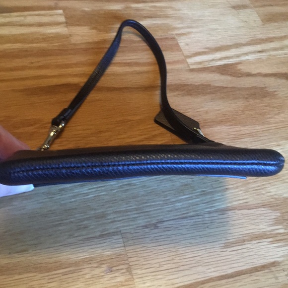 ❌SOLD❌Coach Gold and black leather Wristlet - Picture 5 of 8